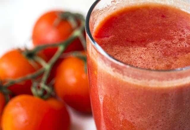 dieta sokowa sok pomidorowy w szklance