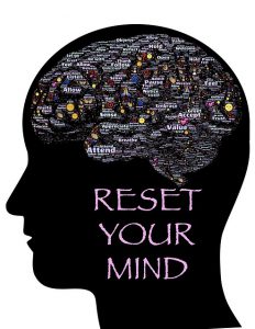 Ilustracja przedstawiająca głowę, zarys mózgu i napis: reset your mind