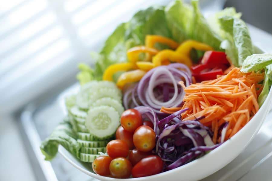 salaterka z sałatką